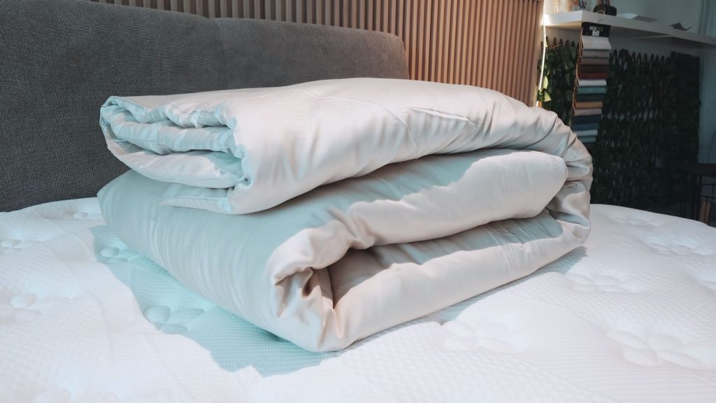 Hallo Lovely Morning | Wake Up Recharged 8 Neatly folded Hallo quilt cover laid on Hallo mattress