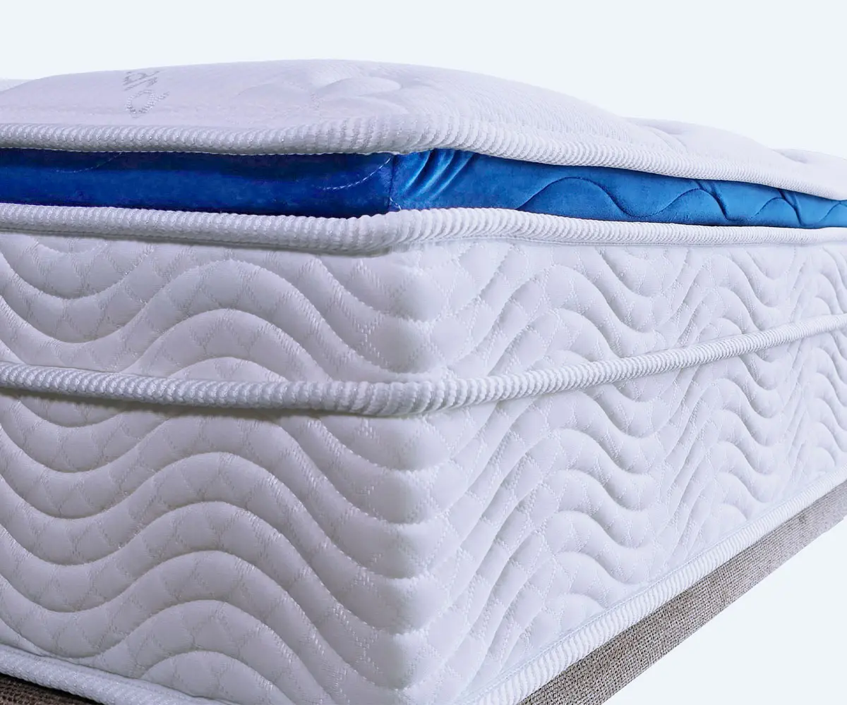 Close up side view of a corner of Hallo Basic Blue mattress