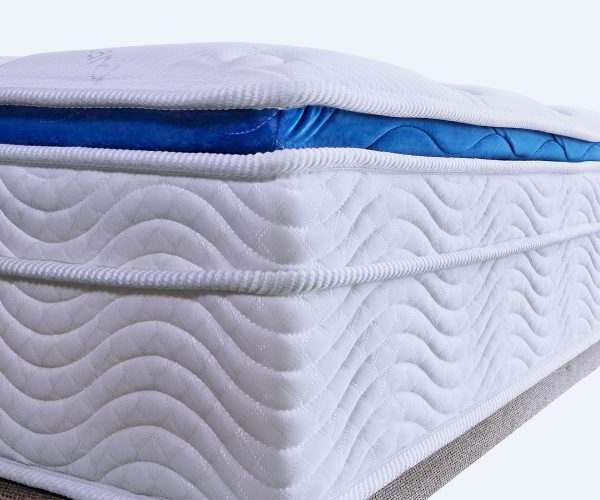 Close up side view of a corner of Hallo Basic Blue mattress